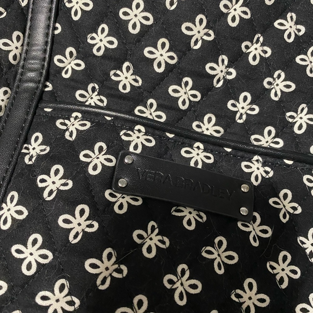 Vera Bradley purse. Tons of compartments inside